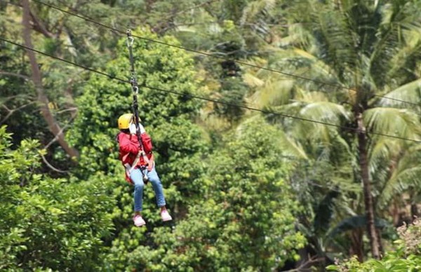 Â Selain bisa kulineran, traveler juga bisa mencoba beberapa wahana yang menantang seperti flying fox, wisata sepeda, permainan tradisional, dan lain-lain. (dok. Disbudpar KLU)Â Â Selain bisa kulineran, traveler juga bisa mencoba beberapa wahana yang menantang seperti flying fox, wisata sepeda, permainan tradisional, dan lain-lain. (dok. Disbudpar KLU)Â
