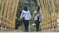  Traveler milenial bisa juga foto-foto narsis karena disediakan juga spot foto kekinian. Cocok banget liburan akhir pekan di sini! (dok. Disbudpar KLU)