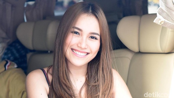 Ayu Ting Ting Makin Nyaman dengan Hot Pants