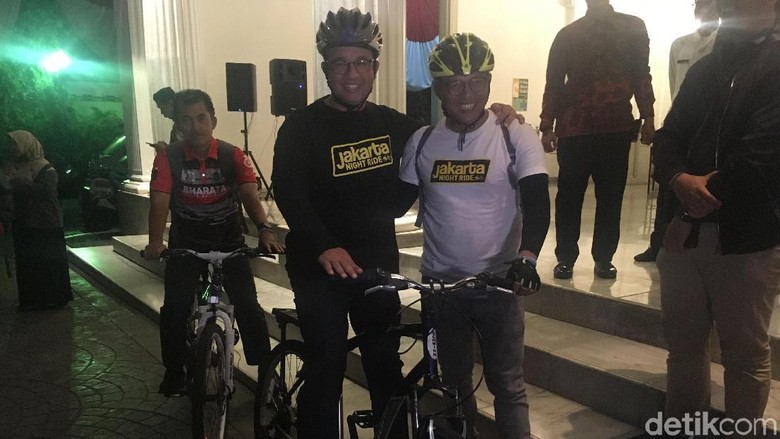 Bersepeda Malam-malam, Anies Bicara Harapan Polusi Jakarta Berkurang Bersepeda Malam-malam, Anies Bicara Harapan Polusi Jakarta Berkurang