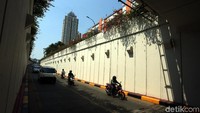 Usai dilakukan pengecatan, kawasan underpass menjadi lebih sedap dipandang.