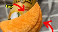 Ternyaya snack pringles hanya dibumbui di satu sisi pada bagian atas saja. Bumbu terlihat tebal di bagian atas. Foto: Istimewa