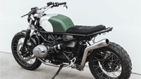 Moto Kit alias part modifikasi ini diproduksi Hookie Co. Seperti pada tampilan tangki modifikasi, subframe, seatpan, jok, dan sistem elektrik motor.  Foto: Pool (motorcyclenews)