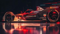 Soal desain, layaknya mobil balap Formula, 99X Electric juga memiliki desain balap yang siap melahap panasnya aspal sirkuit. Istimewa/Porsche.