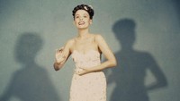 Penyanyi Lena Horne harusnya menjadi diva di tahun 50an, namun karena tudingan komunis ia pun terpaksa tampil di beberapa klub malam. Fred Ramage/Keystone Features/Getty Images