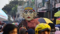 Ondel-ondel sebagai maskot Jakarta wajib dihadirkan.