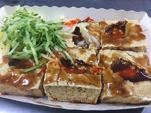Meski Tahu Ini Beraroma Busuk, Kudapan Taiwan Ini Justru Diburu Orang