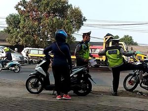 Kabur dari Tilang, Pengendara RX King Kena Tendang