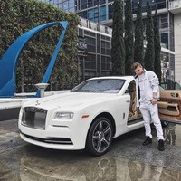 Setelah menghabiskan sekitar satu tahun menjual pil online, Wyatt telah mengumpulkan uang tunai $ 21.000 atau Rp 297 juta, jam tangan Silver Royal Offshore dengan berlian, kalung emas dan berlian Bitcoin, dua batangan emas dan ribuan dolar dalam cryptocurrency. Foto: Instagram