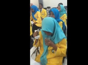 Risiko Penyakit yang Bisa Menular Lewat Minum-Lepeh Ala Plonco yang Viral