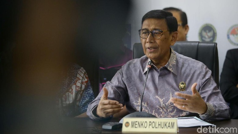 Sengkarut Cerita Wiranto Tagih Piutang Dolar Singapura Basi Sengkarut Cerita Wiranto Tagih Piutang Dolar Singapura Basi