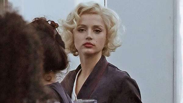 Penampilan Ana de Armas yang Mirip Banget Marilyn Monroe Penampilan Ana de Armas yang Mirip Banget Marilyn Monroe