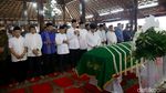Usai Disalatkan, Jenazah Ibunda SBY Dibawa ke TPU Tanah Kusir