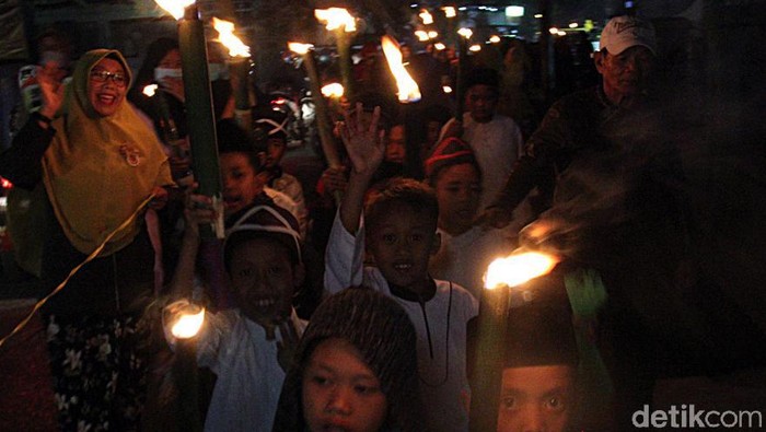 Perayaan Tahun Baru Islam 1441 Hijriah di Kabupaten Bandung berlangsung meriah. Beragam atraksi menarik semarakkan acara tersebut.