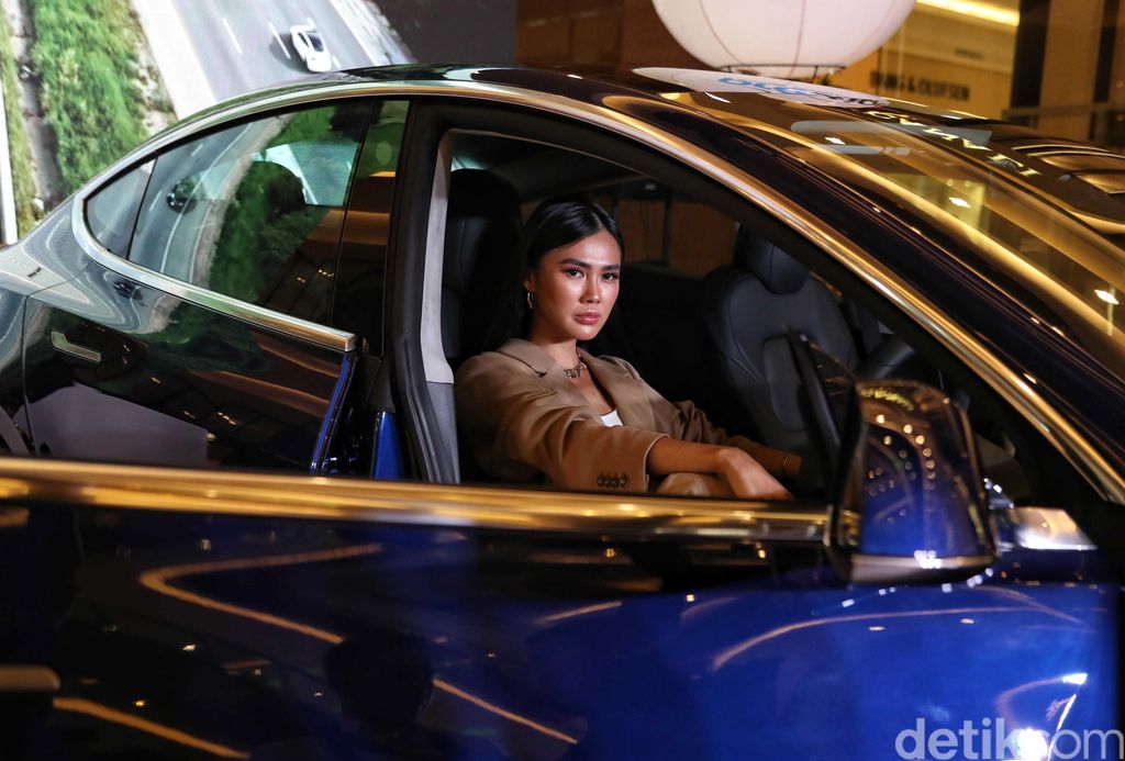 Prestige Motorcars kembali memperkenalkan line up kendaraan ramah lingkungannya. Kali ini mobil yang dibawa oleh importir umum tersebut adalah Tesla Model 3.