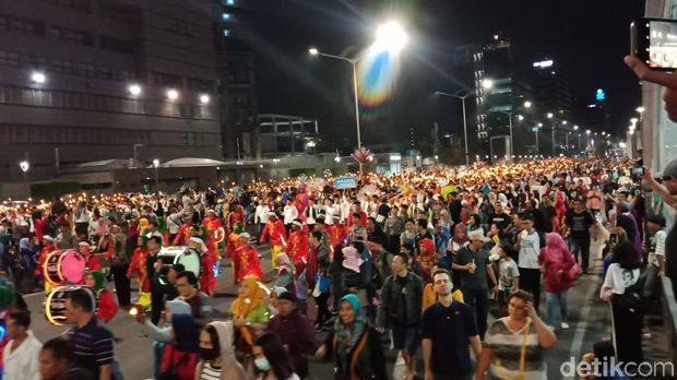Anies Jadi Rebutan Selfie di Jakarta Festival Muharram