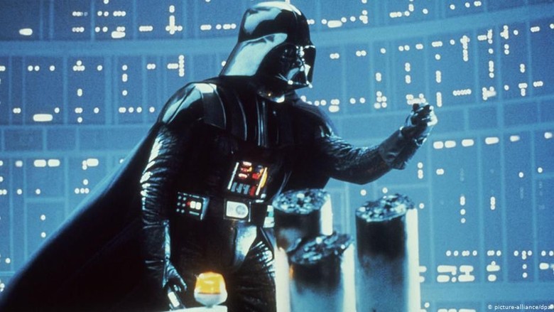Helm Darth Vader dan Kacamata Harry Potter Dilelang September Mendatang Helm Darth Vader dan Kacamata Harry Potter Dilelang September Mendatang