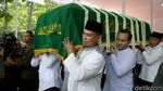 Usai Disalatkan, Jenazah Ibunda SBY Dibawa ke TPU Tanah Kusir