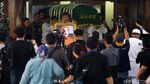 Usai Disalatkan, Jenazah Ibunda SBY Dibawa ke TPU Tanah Kusir