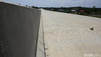Menteri PUPR, Basuki Hadimuljono, mengatakan keberadaan infrastruktur tol sepanjang 99,35 kilometer tersebut tidak hanya untuk mendukung infrastruktur ibu kota negara yang baru. Melainkan juga untuk menjadi daya tarik agar ibu kota baru tidak sepi.