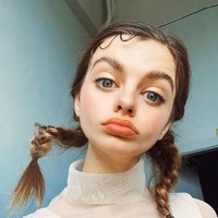 Keahliannya dalam dunia fotografi berangsur membaik, ia mulai memposting foto dan video di Instagram. Sosok Maria pun semakin populer dan berhasil mengumpulkan ratusan ribu pengikut yang terpesona pada penampilannya. Foto: Instagram