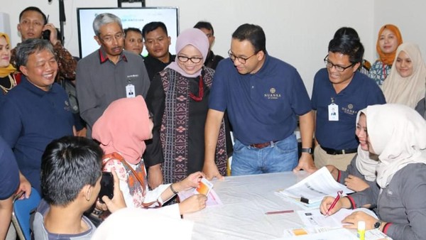 Anies Saksikan Akad Kredit Rumah DP 0
