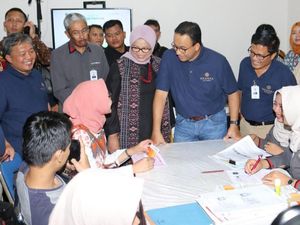 Anies Saksikan Akad Kredit Rumah DP 0