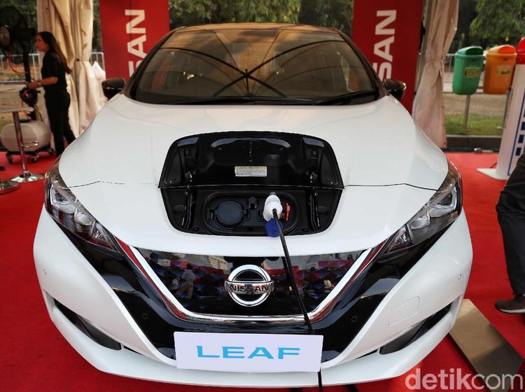 Mobil Tanpa Suara Pamer Diri di Monas