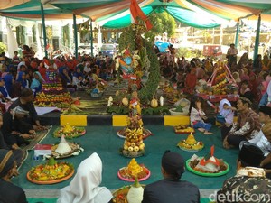 Cerita Sedekah Bumi Meriah di Desa Pengembara Tanpa Nama