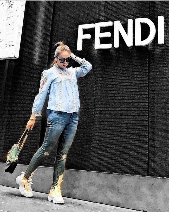  Wanita yang kini tinggal di Malaysia ini kerap tampil dengan gayanya yang kasual. Foto: Instagram @realpoppykelly