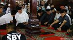 Keluarga Hingga Kerabat Melayat ke Rumah Duka Ibunda SBY