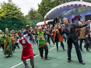 Ada Dangdut di Festival Indonesia Bogota, Warga Kolombia Ikut Bergoyang