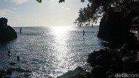 Indonesia terkenal dengan keindahan pantai yang terbentang dari ujung barat hingga ujung timur. Salah satunya adalah Pantai Timboko yang berada di Pulau Siau, Sitaro.