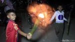 Atraksi Sembur Api Ramaikan Malam Tahun Baru Islam di Bandung
