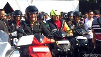 Dalam acara ini juga dipamerkan sejumlah kendaraan listrik seperti truk listrik, bus listrik, mobil listrik, motor listrik, dan sepeda listrik. Tak hanya kendaraannya, dalam acara ini turut dipamerkan juga infrastruktur pengisian kendaraan listrik, yaitu Stasiun Pengisian Kendaraan Listrik Umum (SPKLU).