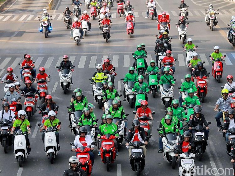 Seru! Konvoi Aneka Motor Listrik
