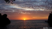 Pantai Timbako ini memang dikelola oleh Desa Mini menggunakan dana desa sejak tahun lalu. Kepala desa Pitheim Bastian Gandaria, mengatakan dia bersama masyarakat membuat perencanaan dan tata kelola pantai ini. Sebagai langkah awal, desa sudah membuat fasilitas toilet dan juga tempat parkir.
