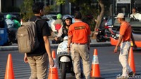 Sekretaris Daerah Pemprov DKI Jakarta, Saefullah, mengatakan akan ada penutupan dan pengalihan arus lalin di sekitar Bundaran Hotel Indonesia demi kelancaran acara. Pihaknya berkoordinasi dengan pihak kepolisian, satpol pp, petugas kesehatan, dan petugas rekayasan lalin dari dinas perhubungan guna kelancaran acara.
