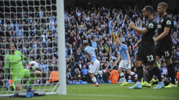 Man City terus bayangi Liverpool di papan atas klasemen Liga Inggris.