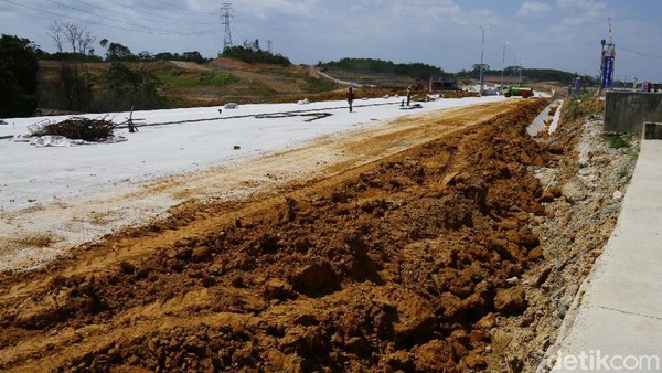 Melihat Progres Pembangunan Tol Pertama di Kalimantan