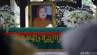 Pada Jumat 30 Agustus 2019, Wasekjen Partai Demokrat Rachland Nashidik mengabarkan Siti Habibah meninggal dunia di RS Mitra Keluarga Cibubur sekitar pukul 19.21 WIB. Jenazah rencananya dimakamkan di TPU Tanah Kusir setelah salat zuhur hari ini.