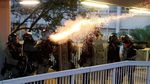 Akhir Pekan di Hong Kong Diwarnai Gas Air Mata Hingga Bom Molotov