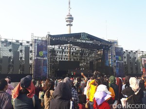 Tuantigabelas dan Ramengvrl Bius Asian Sound Syndicate