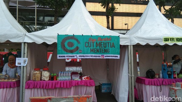 Memperingati Tahun Baru islam 1441 H, Jakarta Muharram Festival digelar di Bundaran HI. Banyak booth wisata kuliner halal di sana dari UMKM Tanah Abang dan UMKM Menteng (Tasya Khairally/detikcom)