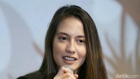 Aduh meleleh nggak sih lihat senyuman Pevita Pearce. Foto: Ismail/detikHOT
