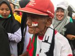 Seorang Kakek Berusia 113 Tahun di Jember Ikut Gerak Jalan 30 Km