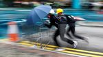 Akhir Pekan di Hong Kong Diwarnai Gas Air Mata Hingga Bom Molotov