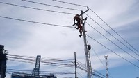 Sebelumnya PLN menerjunkan 50 personil gabungan yang berasal dari Unit Pelaksana Pelayanan Jayapura dan Tim PDKB Jayapura untuk melakukan perbaikan di sejumlah lokasi-lokasi terdampak aksi massa. Istimewa/Dok. PLN.