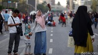 Bagi warga yang senang dengan kesenian nusantara, bisa menyaksikan penampilan kesenian khas Betawi seperti Tari Topeng, Palang Pintu, Lenong dan Pantun, hingga Ondel-ondel feat Perkusi Marawis. Lalu ada 3000 peserta milenial pawai obor yang dilombakan melalui Piala Gubernur Pawai Obor. Nantinya, tidak hanya memberikan suasana hangat, pawai itu juga dapat menyejukkan hati dan membuat suasana damai di malam Jakarta.