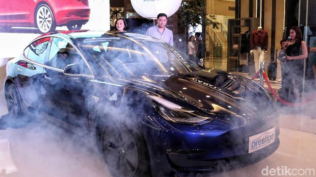 Prestige Motorcars kembali memperkenalkan line up kendaraan ramah lingkungannya. Kali ini mobil yang dibawa oleh importir umum tersebut adalah Tesla Model 3.